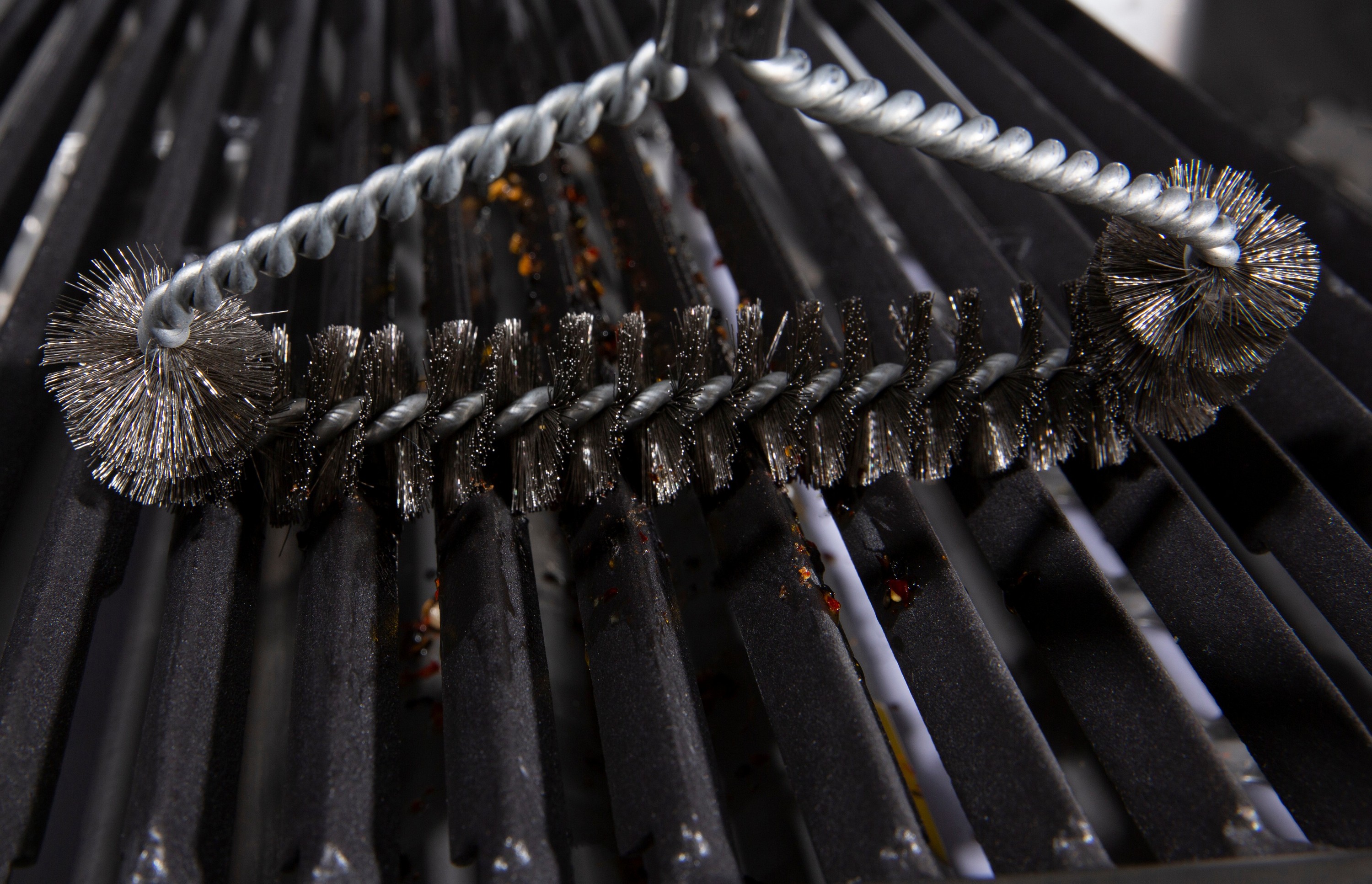 Get to Know Your Grill Brushes - Broil King